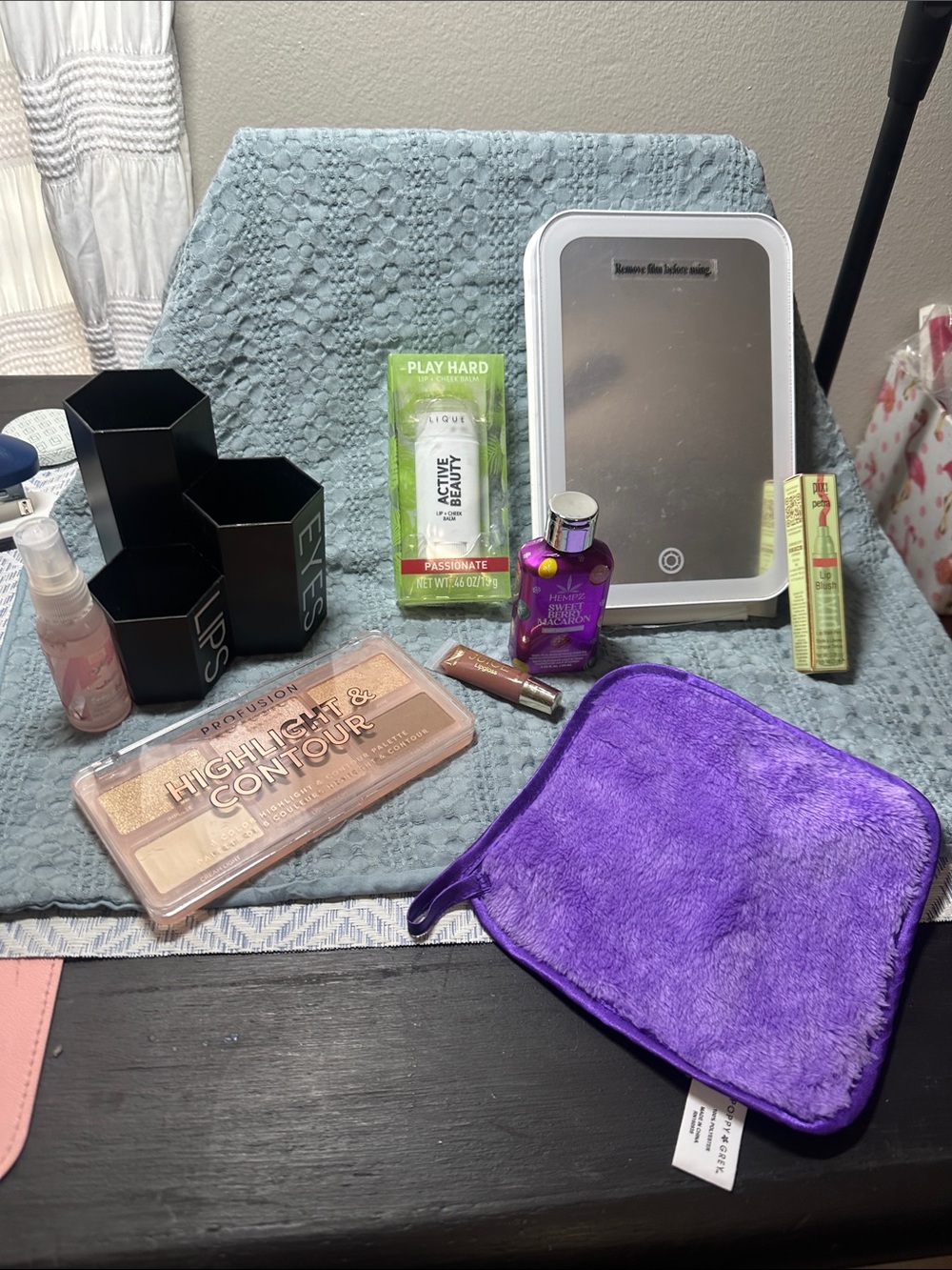 9 pc ladies bundle of makeup and accessories NWT
